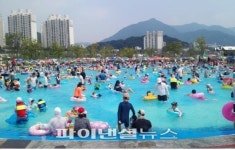 부산 대표 워터파크 ‘화명야외수영장’ 개장
