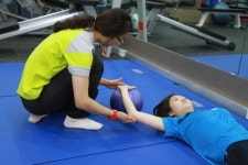 열대야 숙면 방해하는 어깨통증, 원인 파악 중요