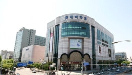롯데쇼핑, 점포 7곳 팔고 백화점 산다