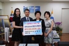 남포문고, 부산 중구에 도서 700권 기증