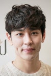 자유로운 스타일의 이진욱(스핀스왈로우펌)헤어스타일
