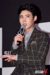 [포토] 서프라이즈 유일 촉촉한 눈빛