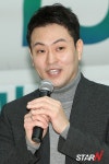 [포토] 질의에 답하는 첼리스트 송영훈