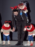 [포토] 송일국-대한-민국-만세 관객들에게 인사드려요