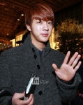 [포토] 진, ‘손 인사로 女心 파괴’