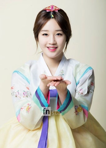 가수 박보람 “똑똑한 명절 다이어트? 다 먹고 후회하지 않기” [fn한복인터뷰]