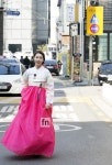 [포토] 한가을, ‘길거리 한복 패션도 아름다워’