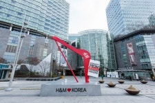 H&M, 올해 첫 매장 영등포 타임스퀘어서 오픈..2015 스튜디오 컬렉션 출시