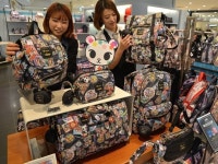 캐릭터 디자인 가방 고객 눈길