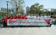BNK금융 부산·경남은행 청년이사, 사명 홍보 위해 자전거 투어