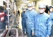 윤상직 산업부장관, 삼성SDI 천안 사업장 방문