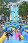 도심속 250m 초대형 워터슬라이드