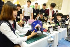 드론 날리고 아로마로 피로 풀고.. 신기하고 재미있는 중기제품 체험하세요