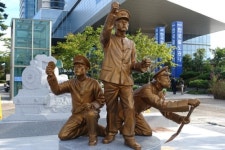 코레일 대전역에 호국 철도인 동상 건립