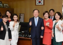 김주하 NH농협은행장 펀드명인 1억클럽 멤버들 격려