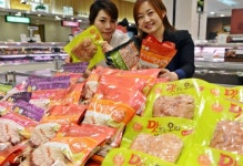 맛있는 오리고기 먹는 오리데이