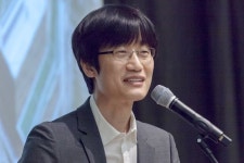혁신 못하면 죽는다.. 네이버, 글로벌공룡 구글·페북과 대결