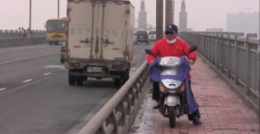 13년 간 다리 위에서 자살 시도자 300명 구한 남성.. 감동