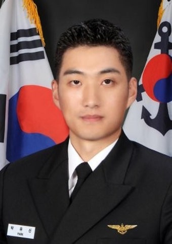 軍 사랑 남달랐던 순직 해군 헬기 승무원들.. 정부 1계급 진급 추서