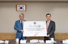최신원 SK네트웍스 회장, 한민고등학교에 2억원 장학금 전달