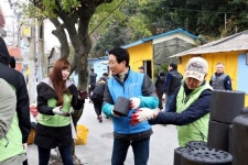 따뜻한 마음도 전합니다 에어부산 3년째 연탄나눔 봉사