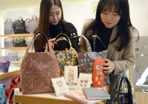 부산 향토 가방브랜드 아니모 롯데百 입점