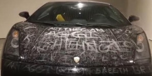 스크래치 가득한 수억원대 람보르기니, 정체 알고보니