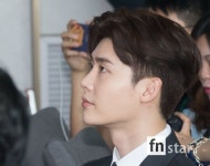 [포토] 이종석, ‘배우의 샤프한 옆선~꿀 피부는 덤’