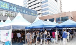 날 더우니 더 내집 생각... 아파트 견본주택마다 대기줄 늘어서