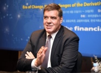 빌 헤더 “한국은 규제 가장 많은 나라...토종 지키다가 죽인다”