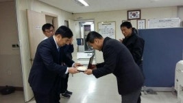 고객감동의 비결은 책임시공! SM(주)우방건설산업, 아파트 입주민 대표회의로부터 감사패 받아