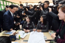 한서고교 방문한 김상곤 부총리