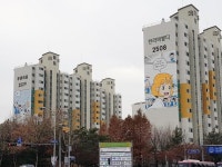 부천시 아파트 만화갤러리 ‘변신’…길 위에 휴식 제공 