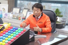 [정대균 기자가 만난 사람] ‘골프공=흰색’ 고정관념 부수자 전세계 호령하는 골프공 브랜드 우뚝