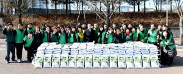 [포토뉴스] 파주시새마을부녀회 ‘사랑의 쌀’ 10kg 350포 배부