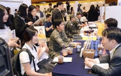 소녀도 군인도 일자리 찾아 삼만리