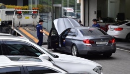 휴일에도 수리 받으러 줄 선 BMW 차량