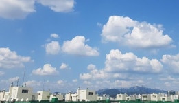파란 가을 하늘에 구름도 둥둥