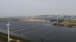 군산 수상태양광 발전 가보니..한국형 태양광산업 생태계 키워야