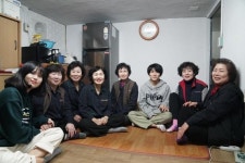 비어케이, 홍익대 미화·경비 노동자에 냉장고·기부금 전달