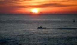 [포토] 동해바다를 박차고 속초해변에 떠오른 아침해 