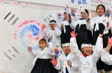 손도장 태극기 만들었어요