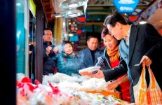 [포토뉴스] 이재명 설맞이 용인중앙시장 방문