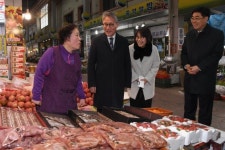 김재현 산림청장, 전북 익산 서동시장 방문
