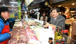 조현 외교부 차관, 설 맞이 망원동 전통시장 방문