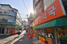 [감동시리즈] 미아리 집창촌서 25년째 약국 운영..그녀들의 마음에 약을 발라주다