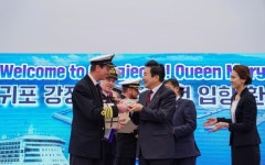 [fn포토] 서귀포 강정크루즈항 첫 입항을 환영합니다