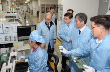 성윤모, 카자흐 LG전자 공장 방문 양국 대표적 상생협력