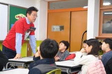 이철우 경북지사, 초등학교 1일 새바람선생님으로 변신