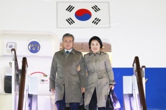 文대통령, 아세안3국 순방 마치고 '귀국'